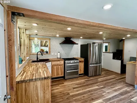 1433 E Canal Creek Road Waldport OR 97394