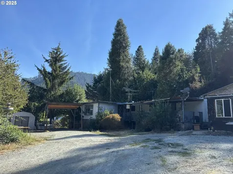 511 Leland Avenue Canyonville OR 97417