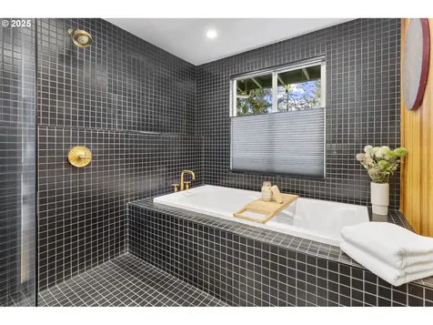 75 W 35th Avenue Eugene OR 97405