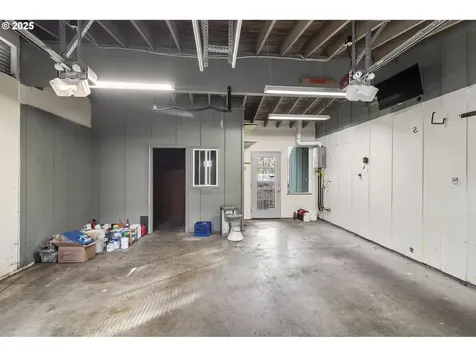 75 W 35th Avenue Eugene OR 97405