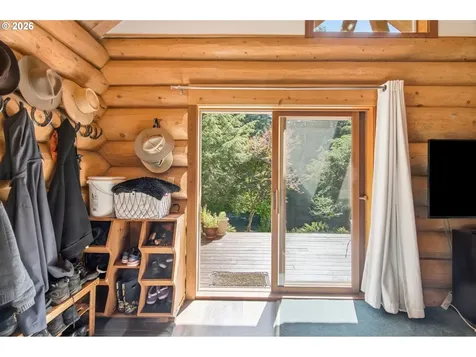 282 Edgewater Drive Carson WA 98610