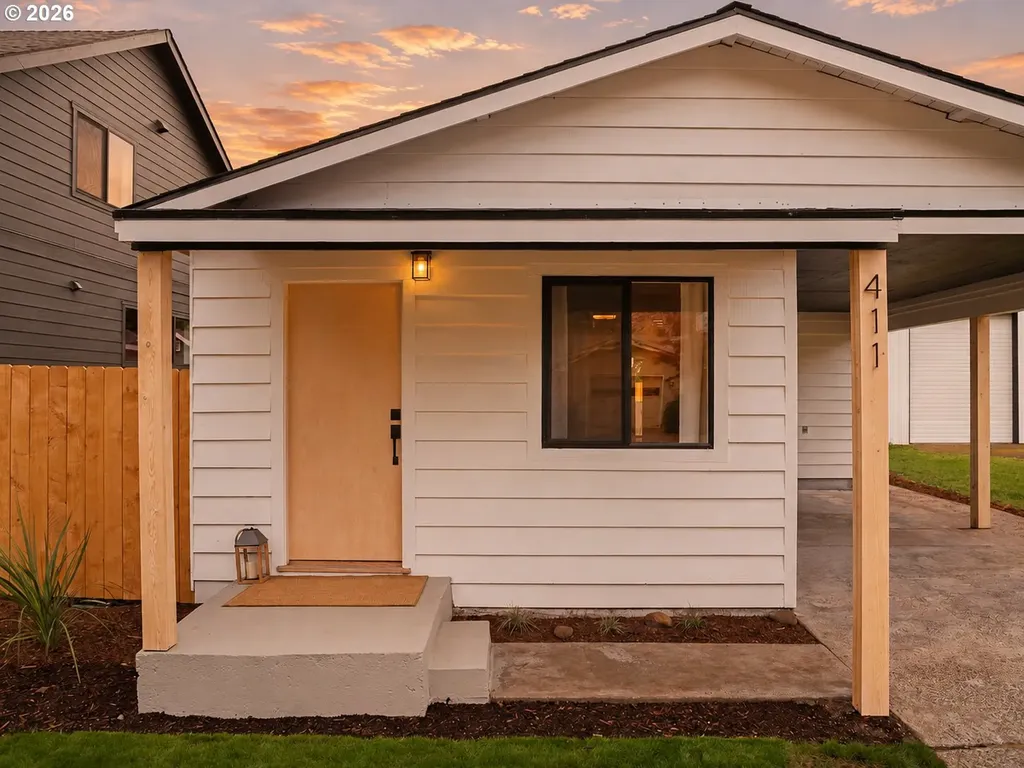 411 S 1st Street Silverton OR 97381
