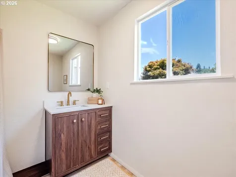 411 S 1st Street Silverton OR 97381