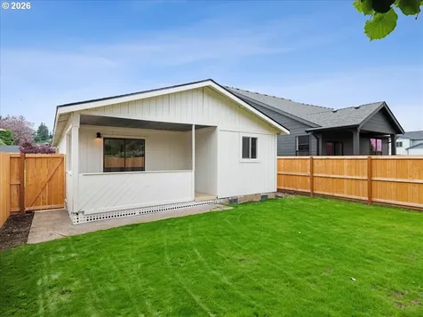 411 S 1st Street Silverton OR 97381