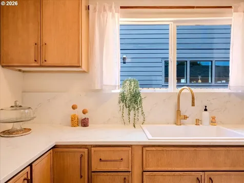 411 S 1st Street Silverton OR 97381