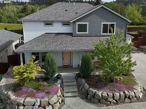 2025 E 9th Street La Center WA 98629