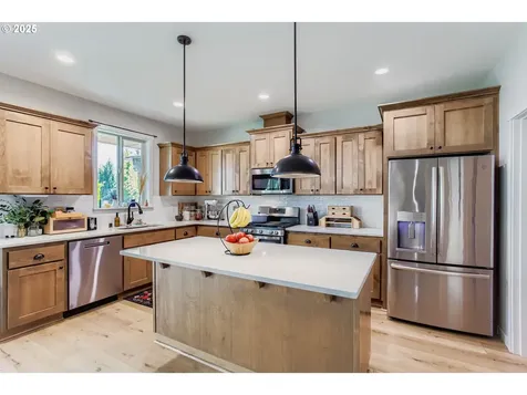 2025 E 9th Street La Center WA 98629