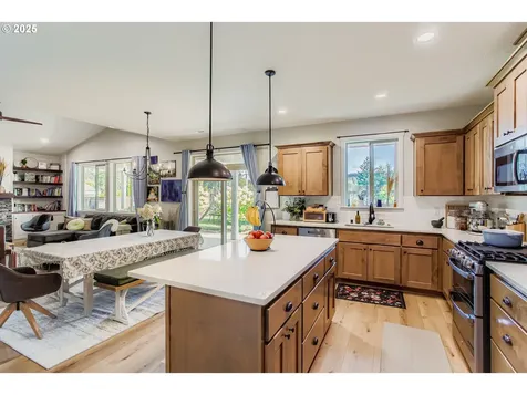 2025 E 9th Street La Center WA 98629