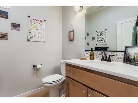 2025 E 9th Street La Center WA 98629