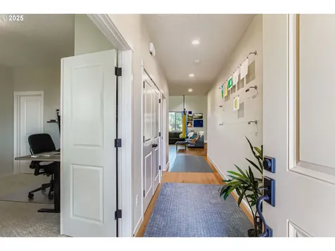 2025 E 9th Street La Center WA 98629