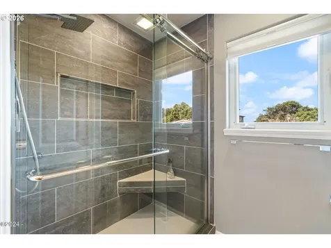 465 SW Edgewater Depoe Bay OR 97341