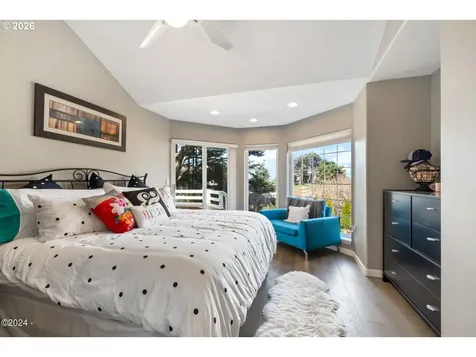 465 SW Edgewater Depoe Bay OR 97341