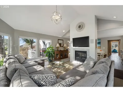 465 SW Edgewater Depoe Bay OR 97341