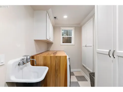 2839 NW Savier Street Portland OR 97210