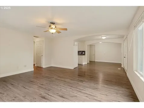 411 Oak Street Woodburn OR 97071
