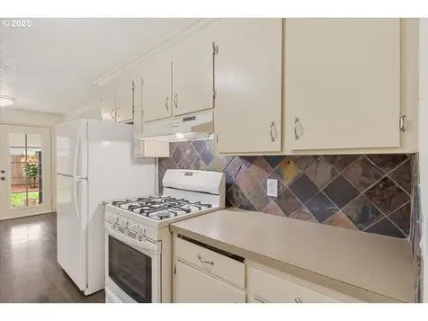 411 Oak Street Woodburn OR 97071