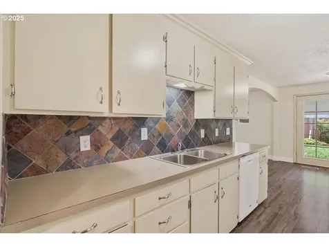 411 Oak Street Woodburn OR 97071