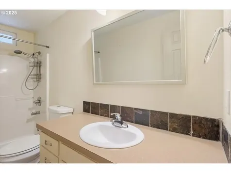411 Oak Street Woodburn OR 97071