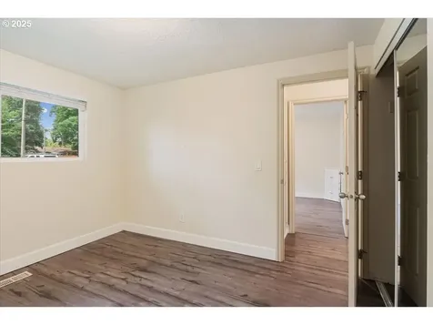 411 Oak Street Woodburn OR 97071
