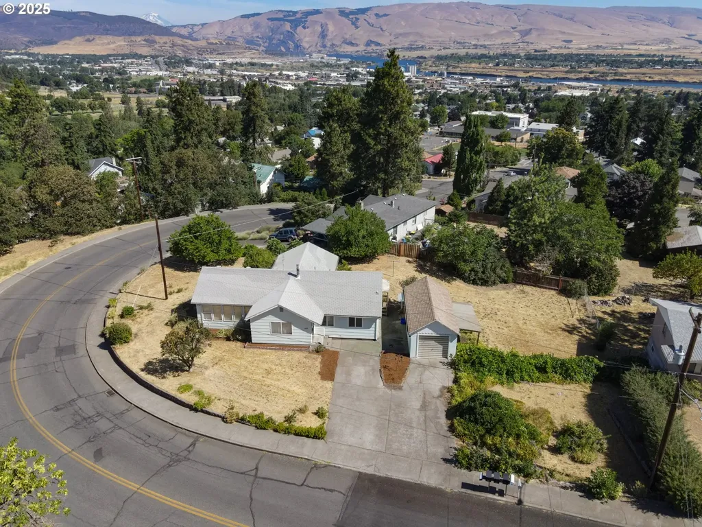 1835 W Scenic Drive The Dalles OR 97058