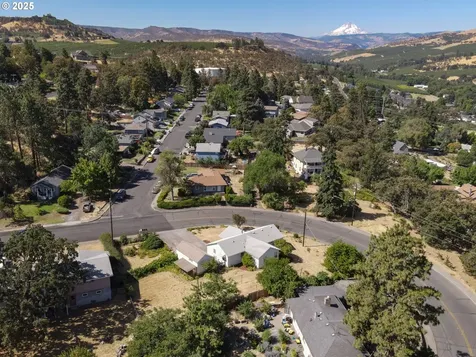 1835 W Scenic Drive The Dalles OR 97058