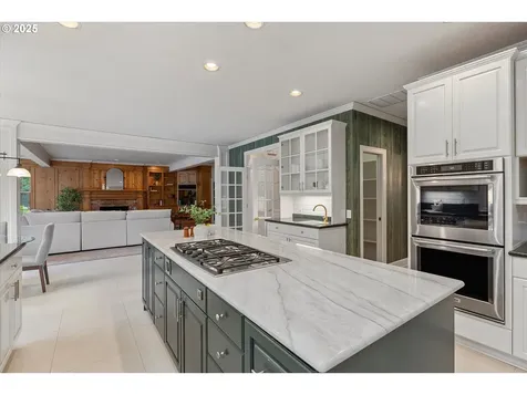 24700 NE Prairie View Drive Aurora OR 97002