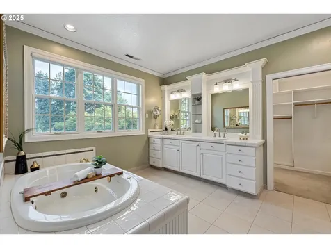 24700 NE Prairie View Drive Aurora OR 97002