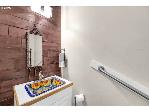 15705 NE 19th Avenue Vancouver WA 98686