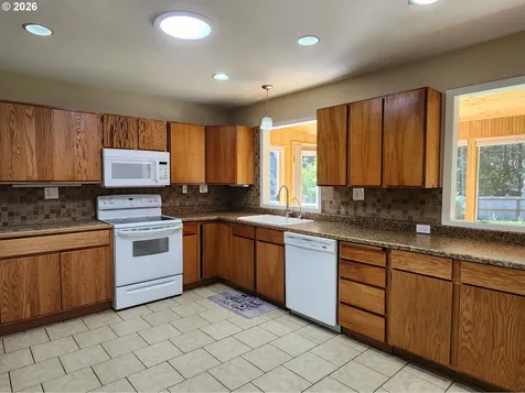 92504 Paradise Point Road Port Orford OR 97465
