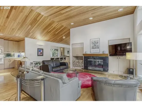 1000 Forest Meadows Way Lake Oswego OR 97034
