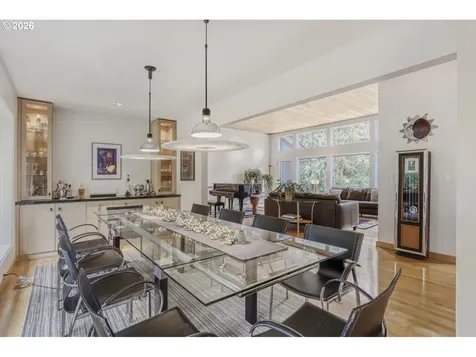 1000 Forest Meadows Way Lake Oswego OR 97034