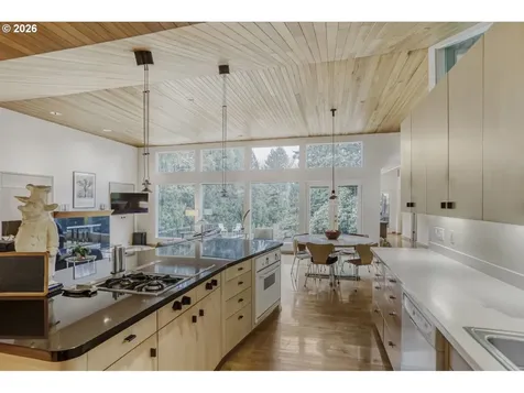 1000 Forest Meadows Way Lake Oswego OR 97034