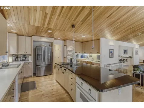 1000 Forest Meadows Way Lake Oswego OR 97034