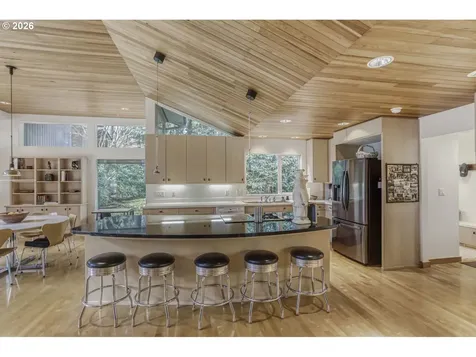 1000 Forest Meadows Way Lake Oswego OR 97034