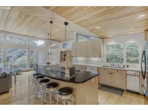 1000 Forest Meadows Way Lake Oswego OR 97034
