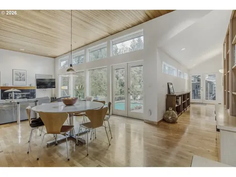 1000 Forest Meadows Way Lake Oswego OR 97034