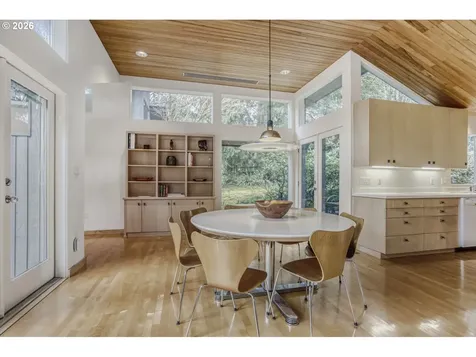 1000 Forest Meadows Way Lake Oswego OR 97034