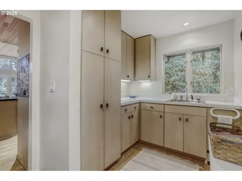 1000 Forest Meadows Way Lake Oswego OR 97034