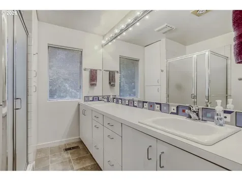 1000 Forest Meadows Way Lake Oswego OR 97034