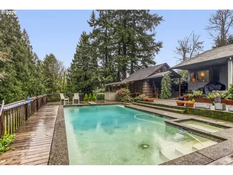 1000 Forest Meadows Way Lake Oswego OR 97034