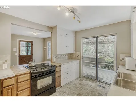 1000 Forest Meadows Way Lake Oswego OR 97034