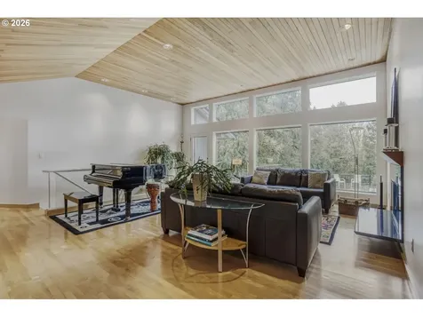 1000 Forest Meadows Way Lake Oswego OR 97034