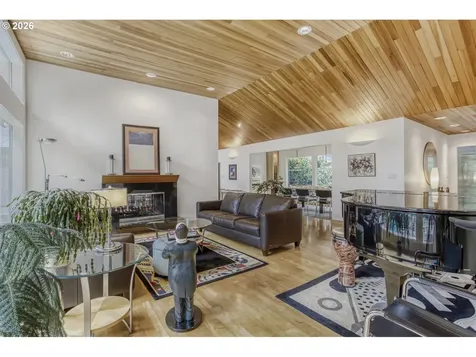 1000 Forest Meadows Way Lake Oswego OR 97034