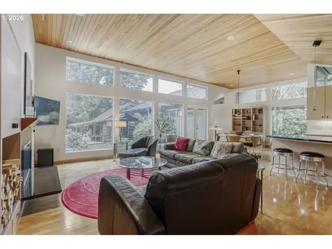 1000 Forest Meadows Way Lake Oswego OR 97034