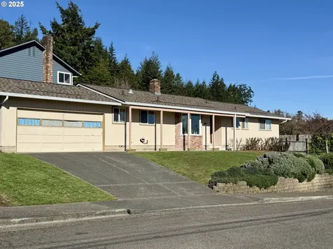 2390 Madrona Street North Bend OR 97459