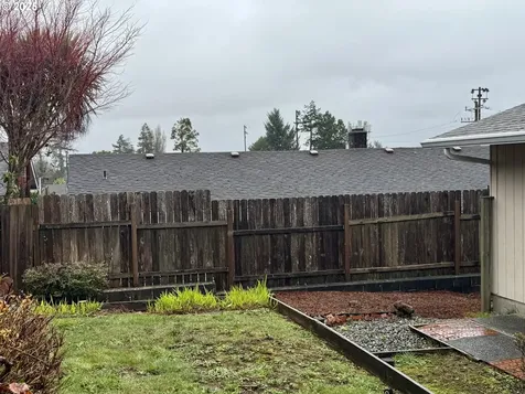2390 Madrona Street North Bend OR 97459