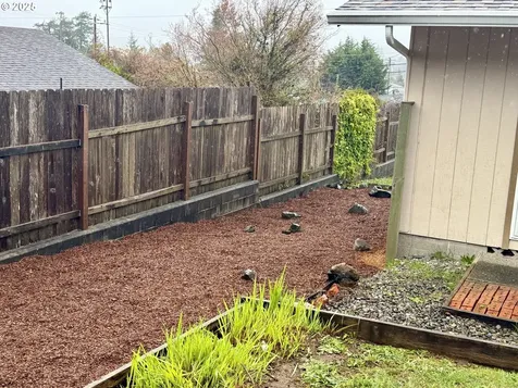 2390 Madrona Street North Bend OR 97459