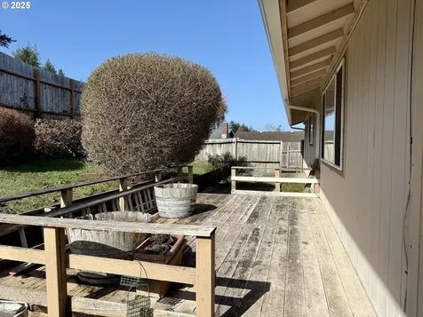 2390 Madrona Street North Bend OR 97459