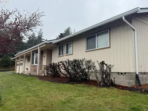 2390 Madrona Street North Bend OR 97459