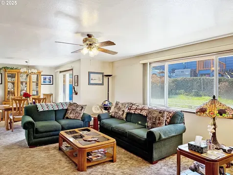 2390 Madrona Street North Bend OR 97459